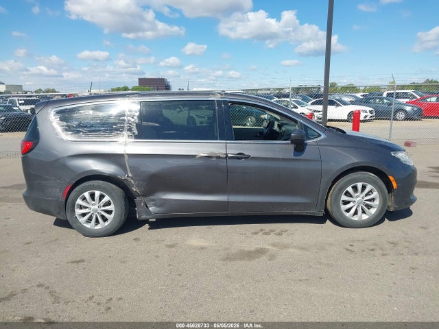 45028733 :رقم المزاد ، 2C4RC1DG2HR668525 vin ، 2017 Chrysler Pacifica Touring مزاد بيع