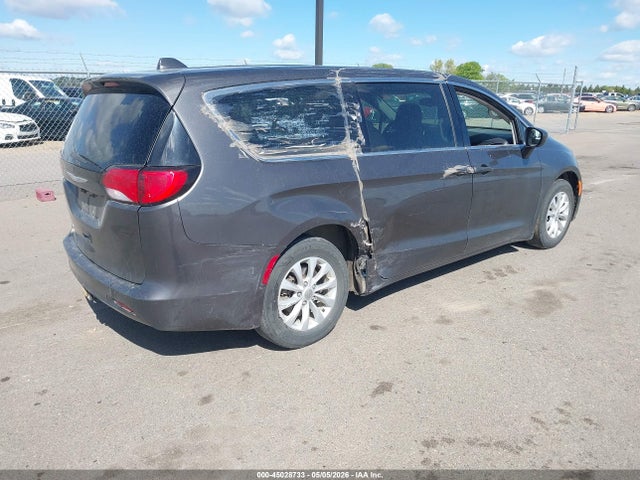 45028733 :رقم المزاد ، 2C4RC1DG2HR668525 vin ، 2017 Chrysler Pacifica Touring مزاد بيع