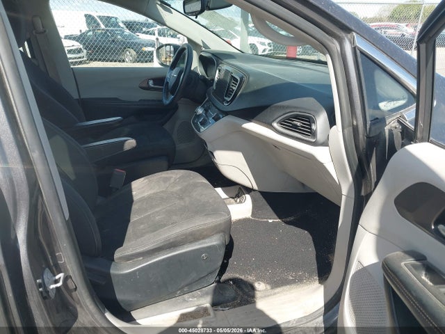 45028733 :رقم المزاد ، 2C4RC1DG2HR668525 vin ، 2017 Chrysler Pacifica Touring مزاد بيع