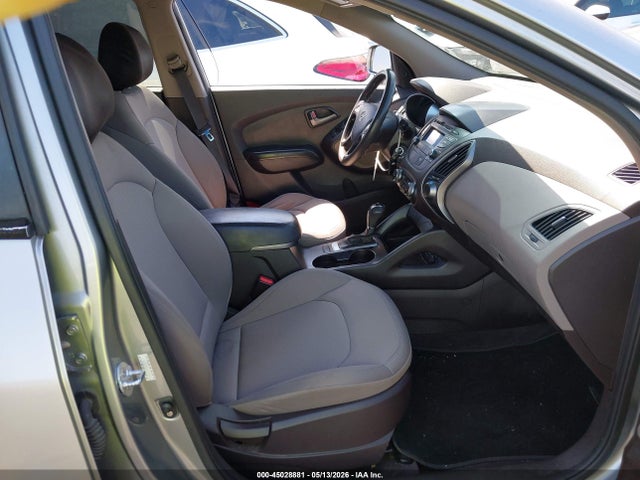 KM8JT3AF6FU070003 Hyundai TUCSON GLS