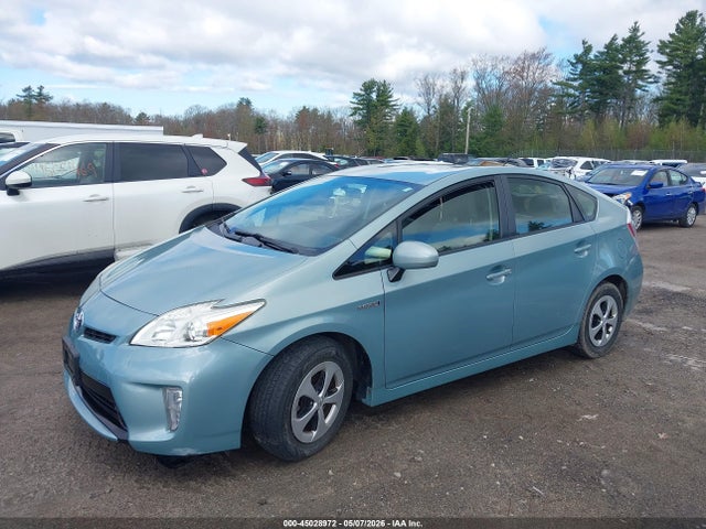 Toyota Prius Three 2014 JTDKN3DU5E1771662 Image 2