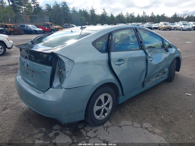 Toyota Prius Three 2014 JTDKN3DU5E1771662 Image 4