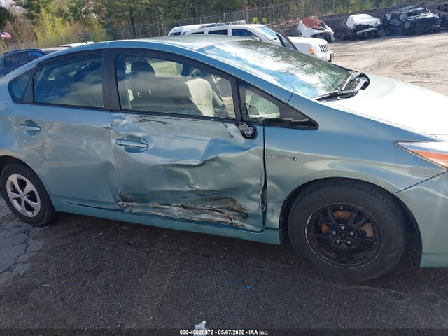 Toyota Prius Three 2014 JTDKN3DU5E1771662 Image 6
