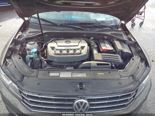 1VWLA7A31KC014273 Volkswagen Passat 2.0t Wolfsburg Edition