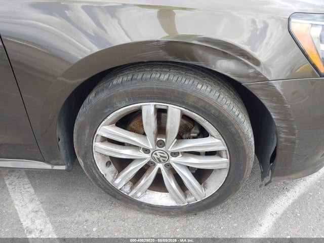 1VWLA7A31KC014273 Volkswagen Passat 2.0t Wolfsburg Edition