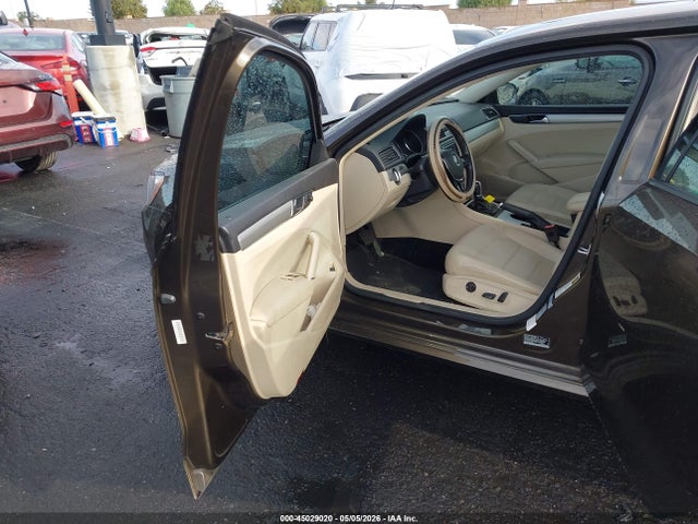 1VWLA7A31KC014273 Volkswagen Passat 2.0t Wolfsburg Edition