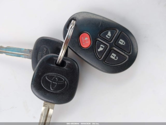 2015 Toyota Sienna Le 8 Passenger მანქანა იყიდება აუქციონზე, vin: 5TDKK3DC5FS582403, აუქციონის ნომერი: 45029044