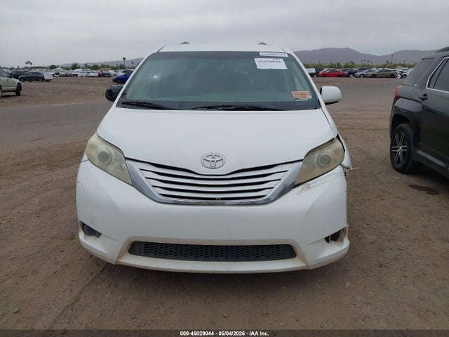 2015 Toyota Sienna Le 8 Passenger მანქანა იყიდება აუქციონზე, vin: 5TDKK3DC5FS582403, აუქციონის ნომერი: 45029044