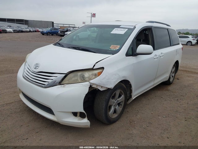 2015 Toyota Sienna Le 8 Passenger მანქანა იყიდება აუქციონზე, vin: 5TDKK3DC5FS582403, აუქციონის ნომერი: 45029044