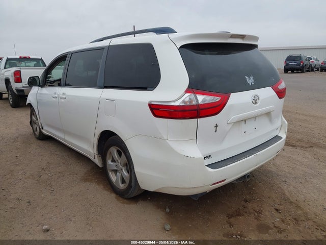 2015 Toyota Sienna Le 8 Passenger მანქანა იყიდება აუქციონზე, vin: 5TDKK3DC5FS582403, აუქციონის ნომერი: 45029044
