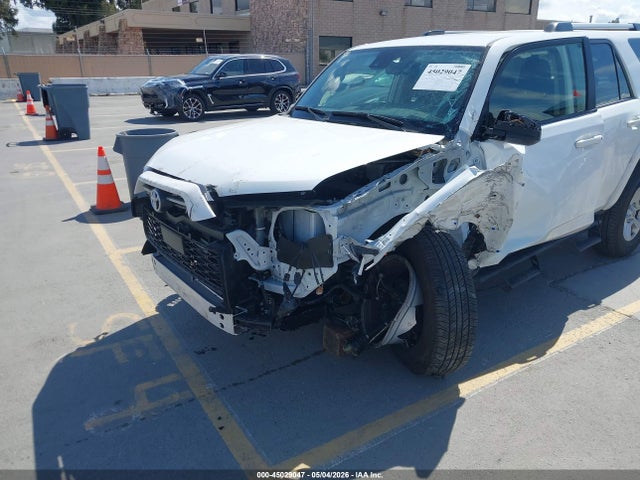 2024 Toyota 4runner Sr5 მანქანა იყიდება აუქციონზე, vin: JTEMU5JRXR6307472, აუქციონის ნომერი: 45029047