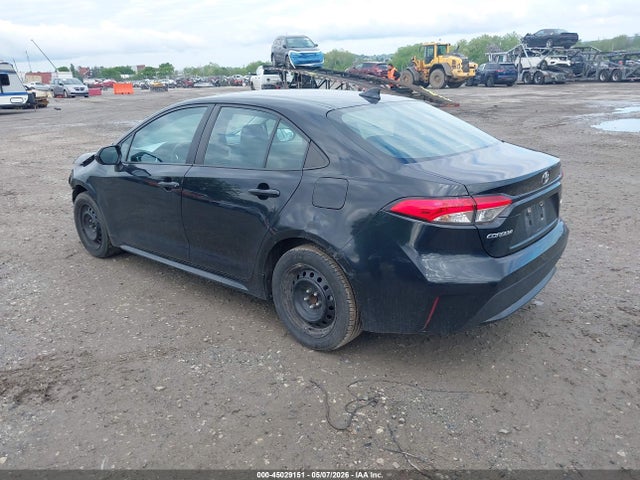45029151 :رقم المزاد ، 5YFEPMAEXNP331894 vin ، 2022 Toyota Corolla Le مزاد بيع