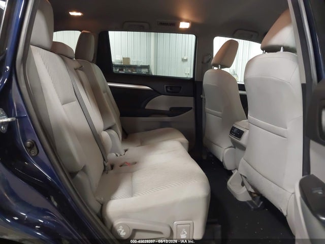 2015 Toyota Highlander Le V6 მანქანა იყიდება აუქციონზე, vin: 5TDBKRFH6FS142265, აუქციონის ნომერი: 45029207