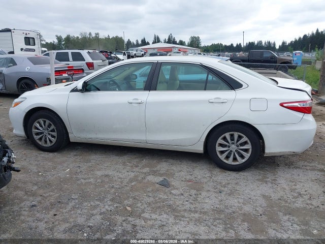 2015 Toyota Camry Le მანქანა იყიდება აუქციონზე, vin: 4T4BF1FKXFR494943, აუქციონის ნომერი: 45029288