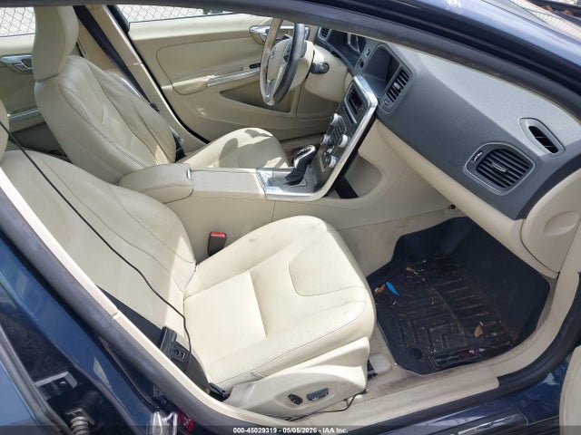 Продаж на аукціоні авто 2015 Volvo S60 T5 Platinum, vin: YV140MFMXF1344323, номер лоту: 45029319