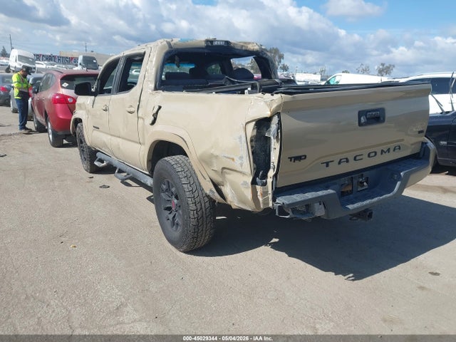 Toyota Tacoma Dbl Cab/sr/trdspt/or/pro 2017 3TMCZ5AN7HM104424 Image 3