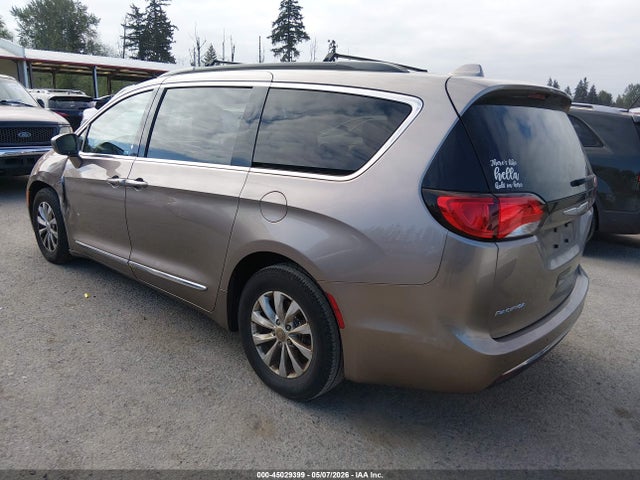 2017 Chrysler Pacifica Touring-l მანქანა იყიდება აუქციონზე, vin: 2C4RC1BG4HR571863, აუქციონის ნომერი: 45029399