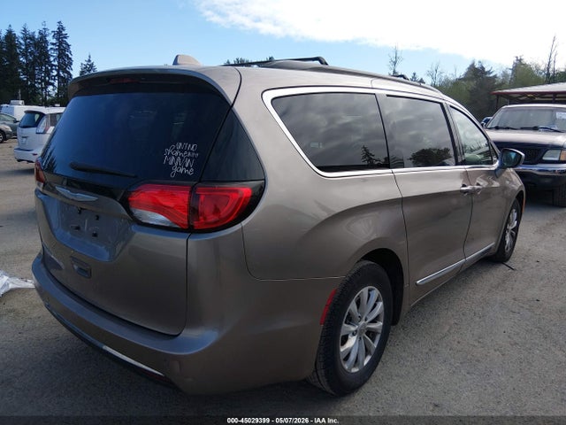 2017 Chrysler Pacifica Touring-l მანქანა იყიდება აუქციონზე, vin: 2C4RC1BG4HR571863, აუქციონის ნომერი: 45029399