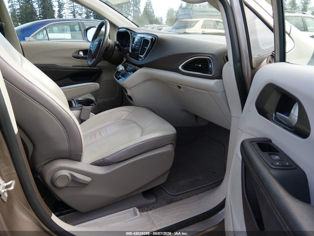 2017 Chrysler Pacifica Touring-l მანქანა იყიდება აუქციონზე, vin: 2C4RC1BG4HR571863, აუქციონის ნომერი: 45029399