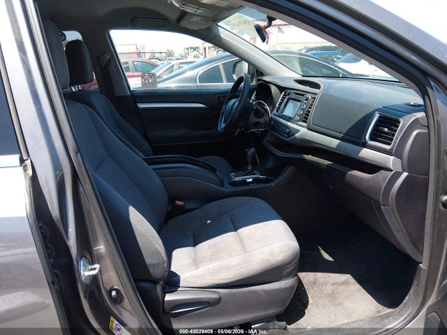 5TDZARFH7FS013906 Toyota Highlander Le