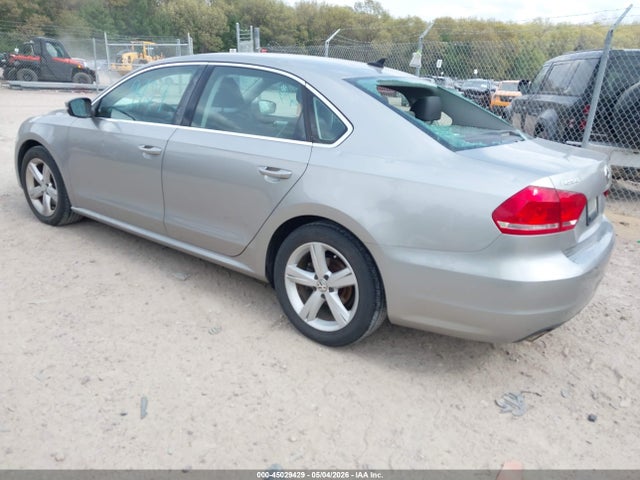 2013 Volkswagen Passat 2.5l Se მანქანა იყიდება აუქციონზე, vin: 1VWBP7A34DC041416, აუქციონის ნომერი: 45029429