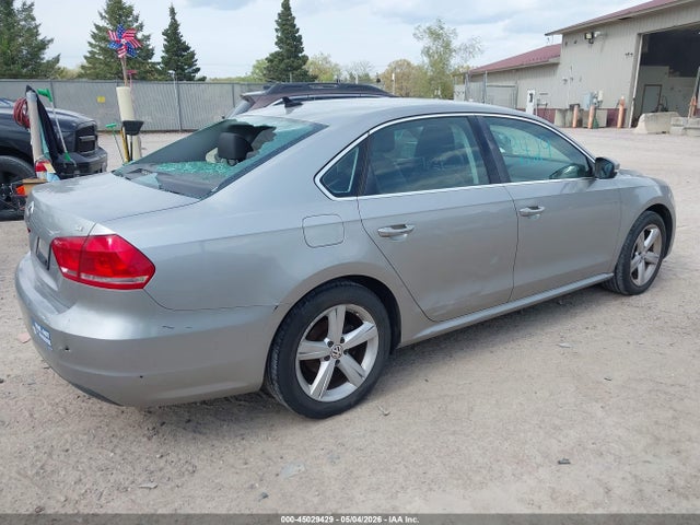 2013 Volkswagen Passat 2.5l Se მანქანა იყიდება აუქციონზე, vin: 1VWBP7A34DC041416, აუქციონის ნომერი: 45029429