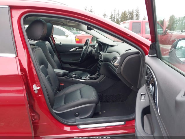 SJKCH5CR8HA020352 Infiniti Qx30 Luxury/premium