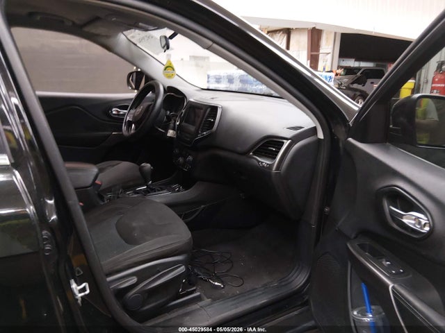 1C4PJLCB0KD145285 Jeep Cherokee Latitude Fwd