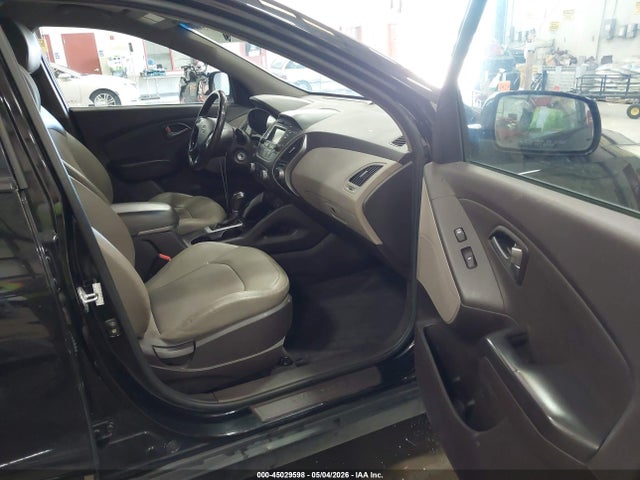 KM8JUCAG5FU108634 Hyundai TUCSON SE