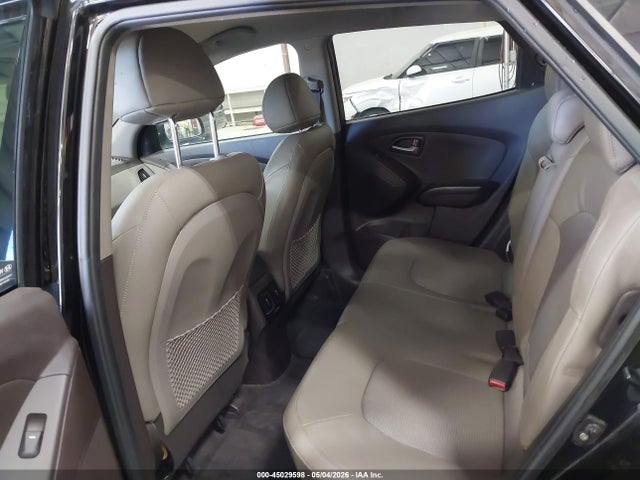 KM8JUCAG5FU108634 Hyundai TUCSON SE