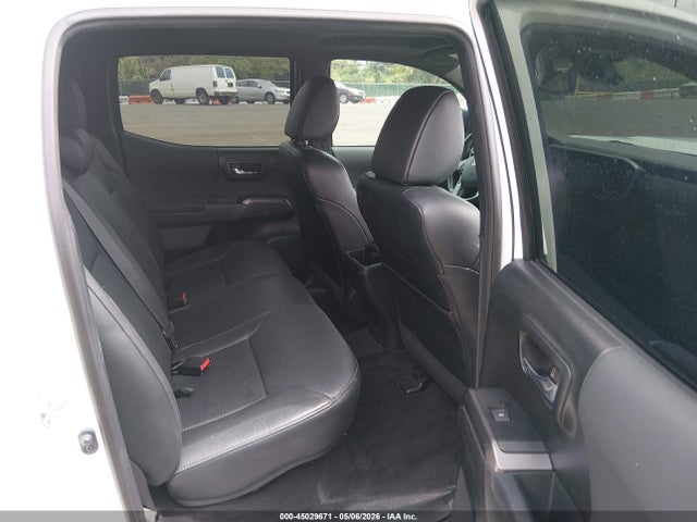 3TMAZ5CN9JM070156 Toyota Tacoma Sr5 V6