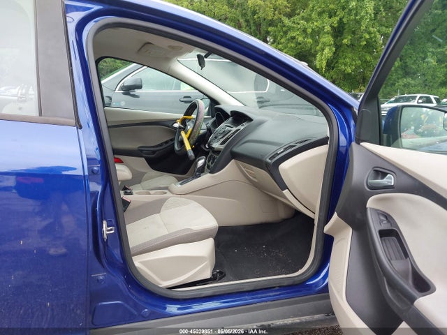 45029851 :رقم المزاد ، 1FAHP3K26CL257042 vin ، 2012 Ford Focus Se مزاد بيع