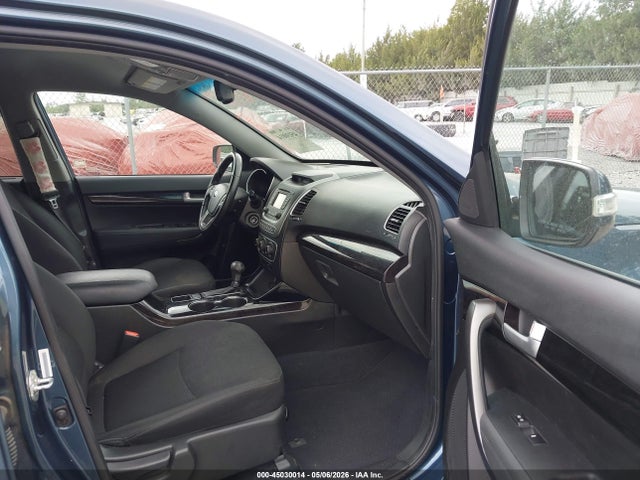 5XYKT3A62FG611509 KIA SORENTO LX