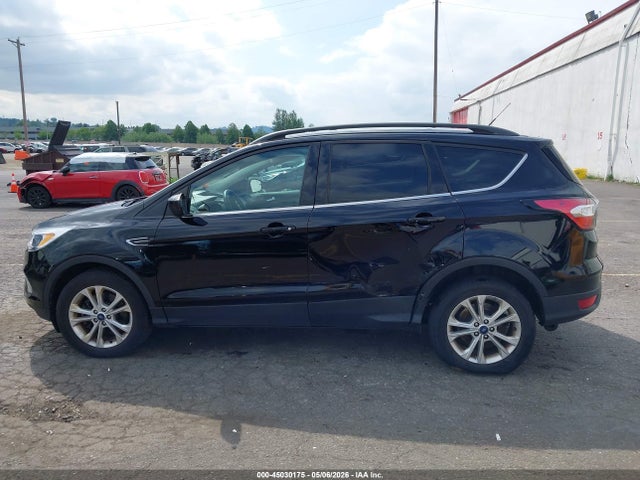 1FMCU9GD2JUC90326 Ford ESCAPE SE