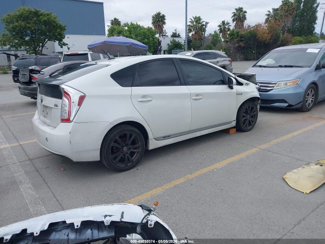 JTDKN3DU8E0382035 Toyota Prius Three