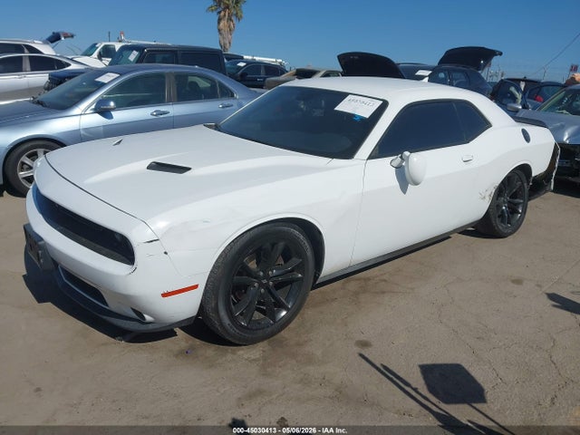 Dodge Challenger Sxt 2018 2C3CDZAG8JH288157 Image 2