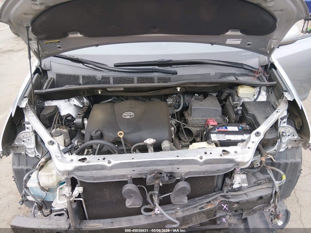 5TDXZ3DC6JS947665 Toyota Sienna Se 8 Passenger