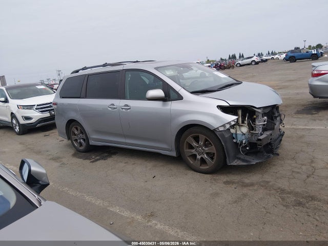 5TDXZ3DC6JS947665 Toyota Sienna Se 8 Passenger