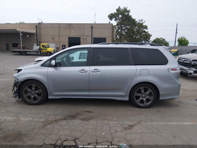 5TDXZ3DC6JS947665 Toyota Sienna Se 8 Passenger