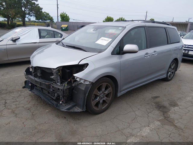 5TDXZ3DC6JS947665 Toyota Sienna Se 8 Passenger