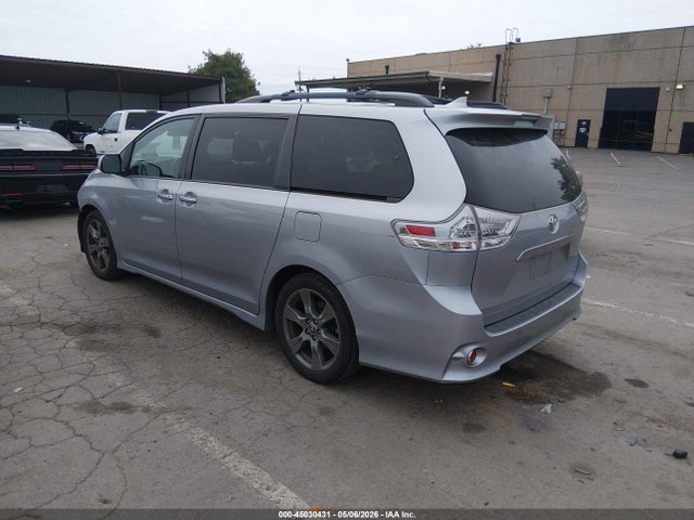 5TDXZ3DC6JS947665 Toyota Sienna Se 8 Passenger