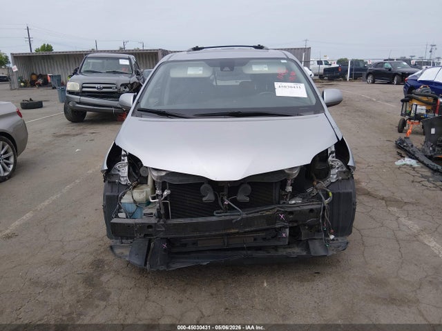 5TDXZ3DC6JS947665 Toyota Sienna Se 8 Passenger