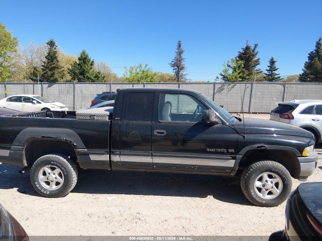 45030530 :رقم المزاد ، 1B7HF13V5XJ516697 vin ، 1999 Dodge Ram مزاد بيع