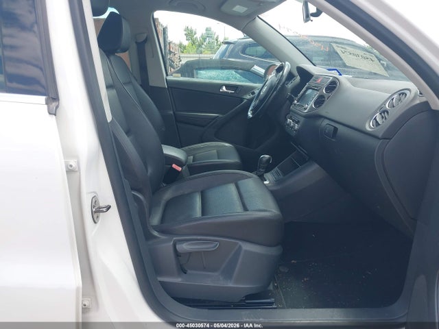 45030574 :رقم المزاد ، WVGAV7AX9BW505797 vin ، 2011 Volkswagen Tiguan Se مزاد بيع
