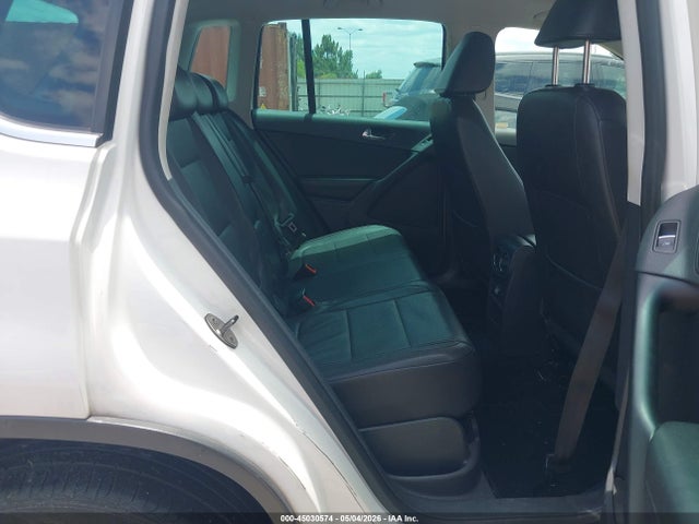 45030574 :رقم المزاد ، WVGAV7AX9BW505797 vin ، 2011 Volkswagen Tiguan Se مزاد بيع