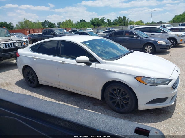 45030609 :رقم المزاد ، 3FA6P0H76HR350256 vin ، 2017 Ford Fusion Se مزاد بيع