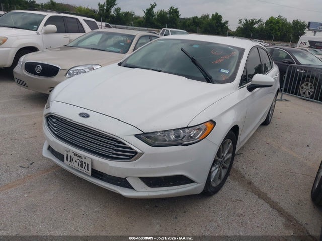 45030609 :رقم المزاد ، 3FA6P0H76HR350256 vin ، 2017 Ford Fusion Se مزاد بيع