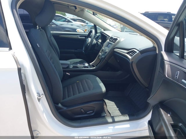 45030609 :رقم المزاد ، 3FA6P0H76HR350256 vin ، 2017 Ford Fusion Se مزاد بيع