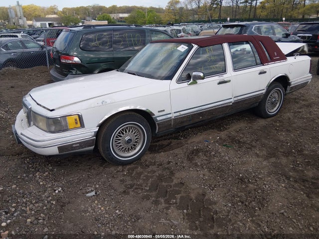 Auction sale of the 1993 Lincoln Town Car Executive, vin: 1LNLM81W7PY762543, lot number: 45030945