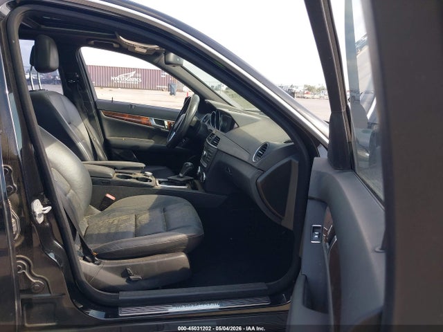 2012 Mercedes-benz C 250 Sport მანქანა იყიდება აუქციონზე, vin: WDDGF4HB1CR215807, აუქციონის ნომერი: 45031202